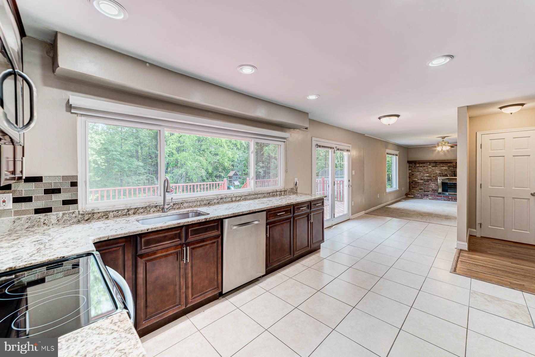 BAYTOMAC WOODS - Residential Lease