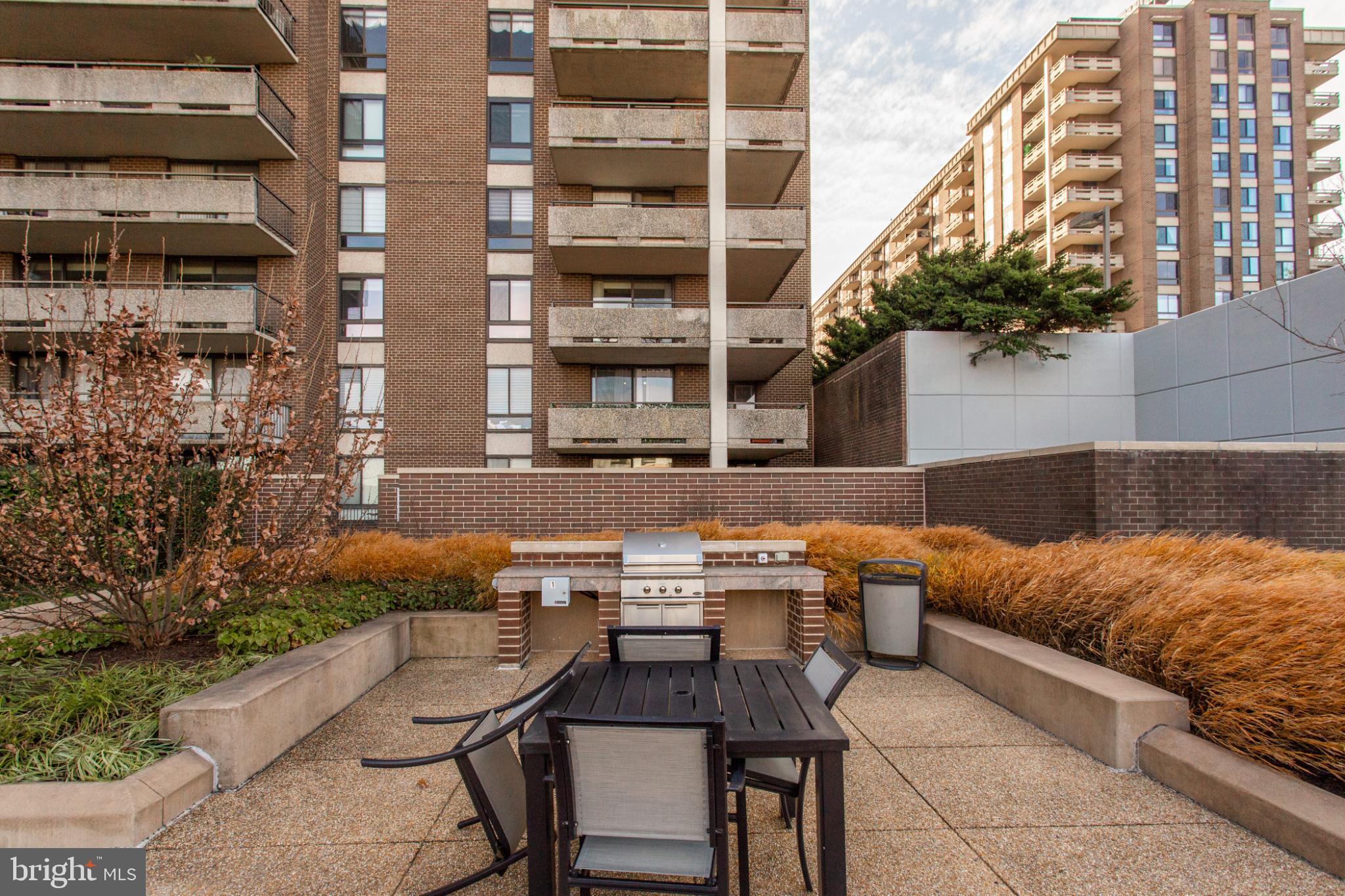 ENCORE OF MCLEAN - Residential Lease