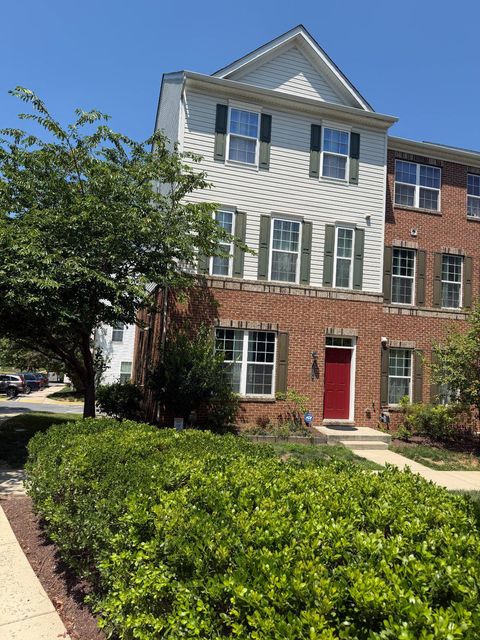 Townhouse For Rent - 3556 Woodlake Drive #17<br/> Montgomery County, SILVER SPRING, MD 20904