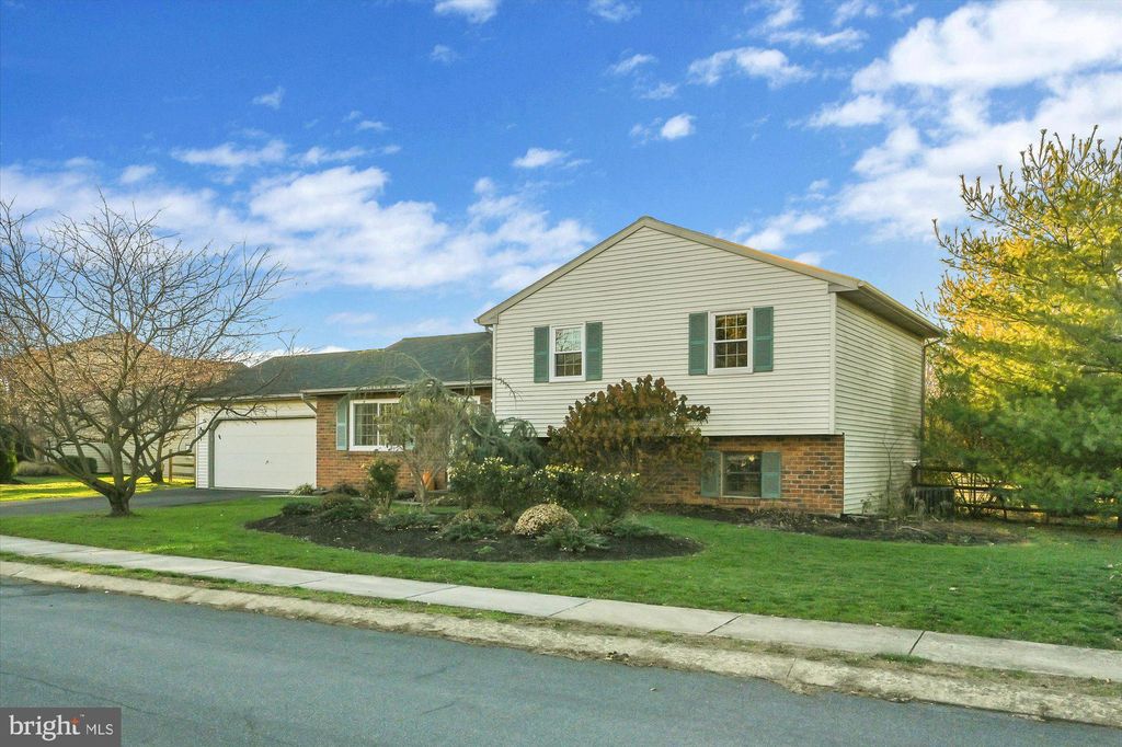 Photo of 60 S ASPEN DR, MOUNT JOY, PA 17552 (MLS # PALA2028174)