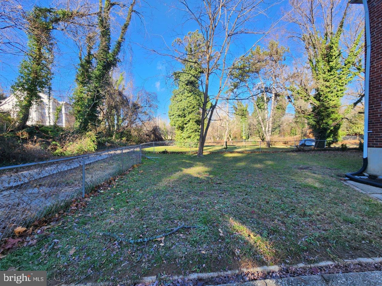 CHINQUAPIN PARK - Residential