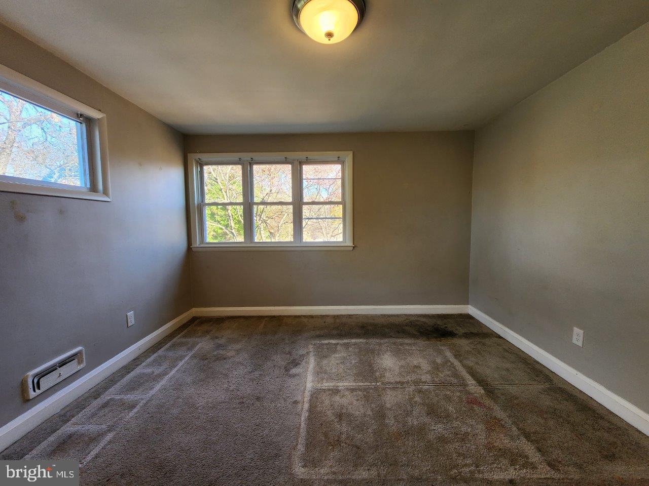 CHINQUAPIN PARK - Residential