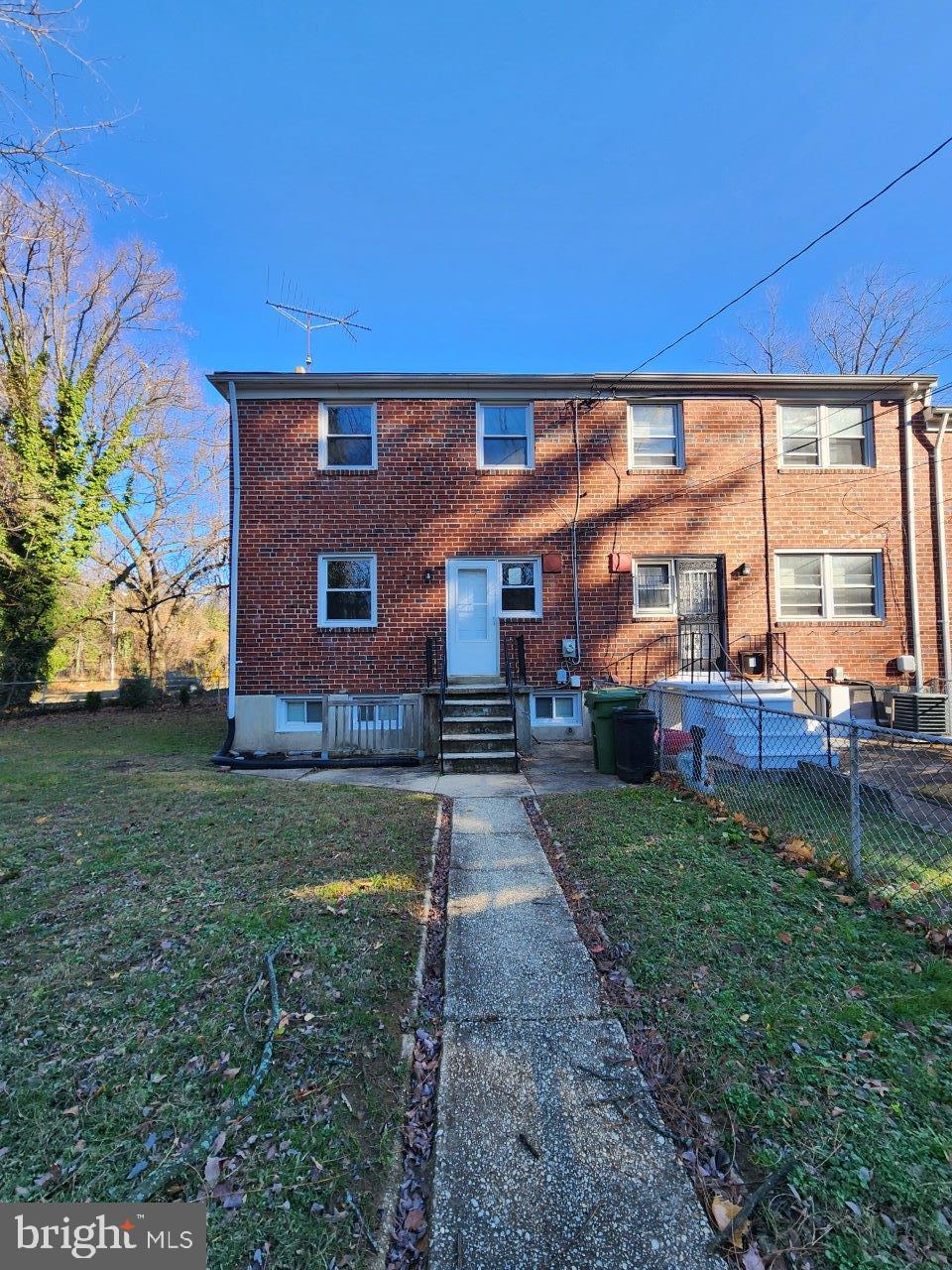 CHINQUAPIN PARK - Residential