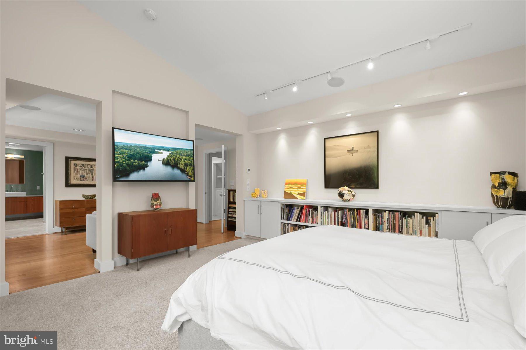 FOREST HILLS - Residential