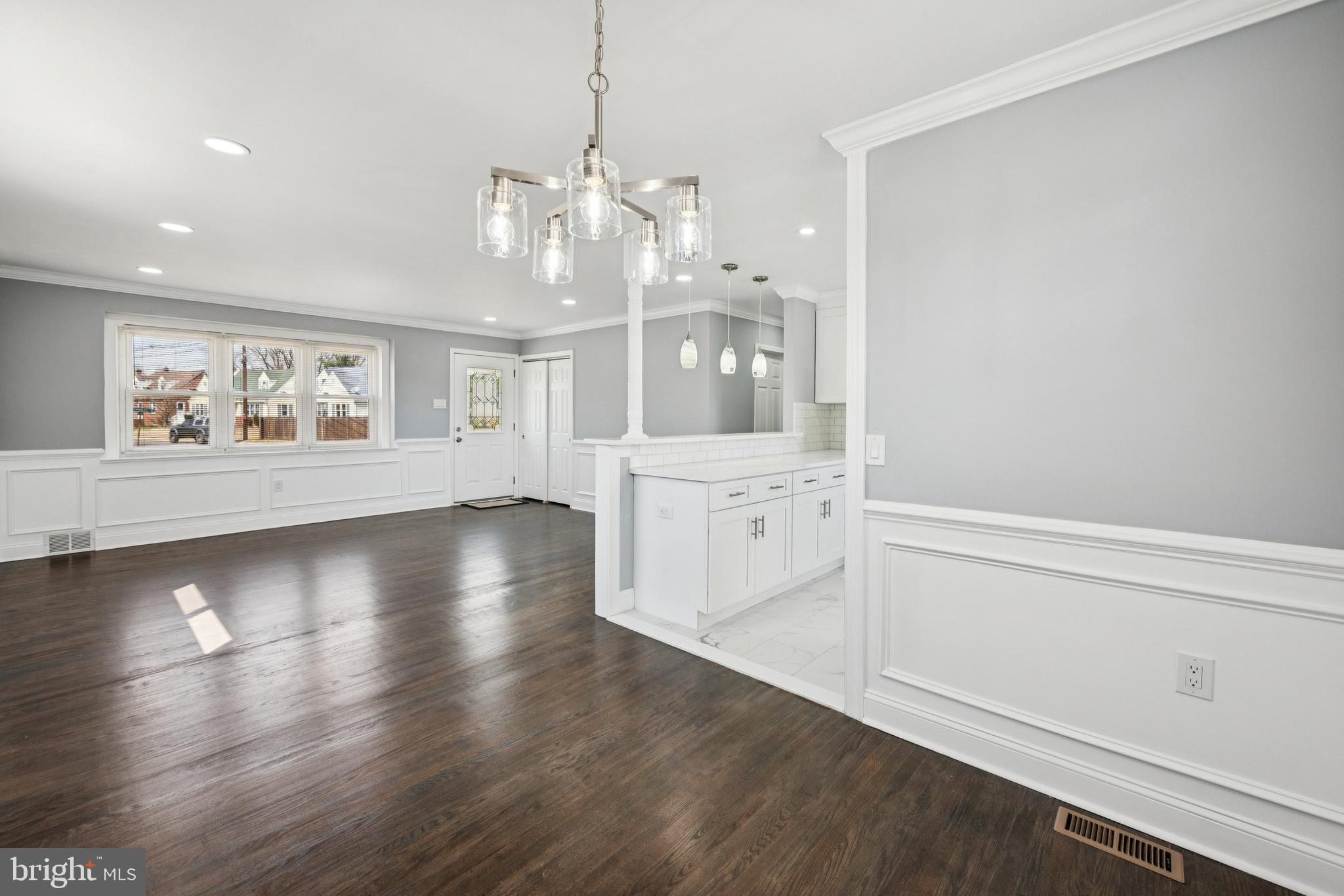 500 CHARLES STREET W