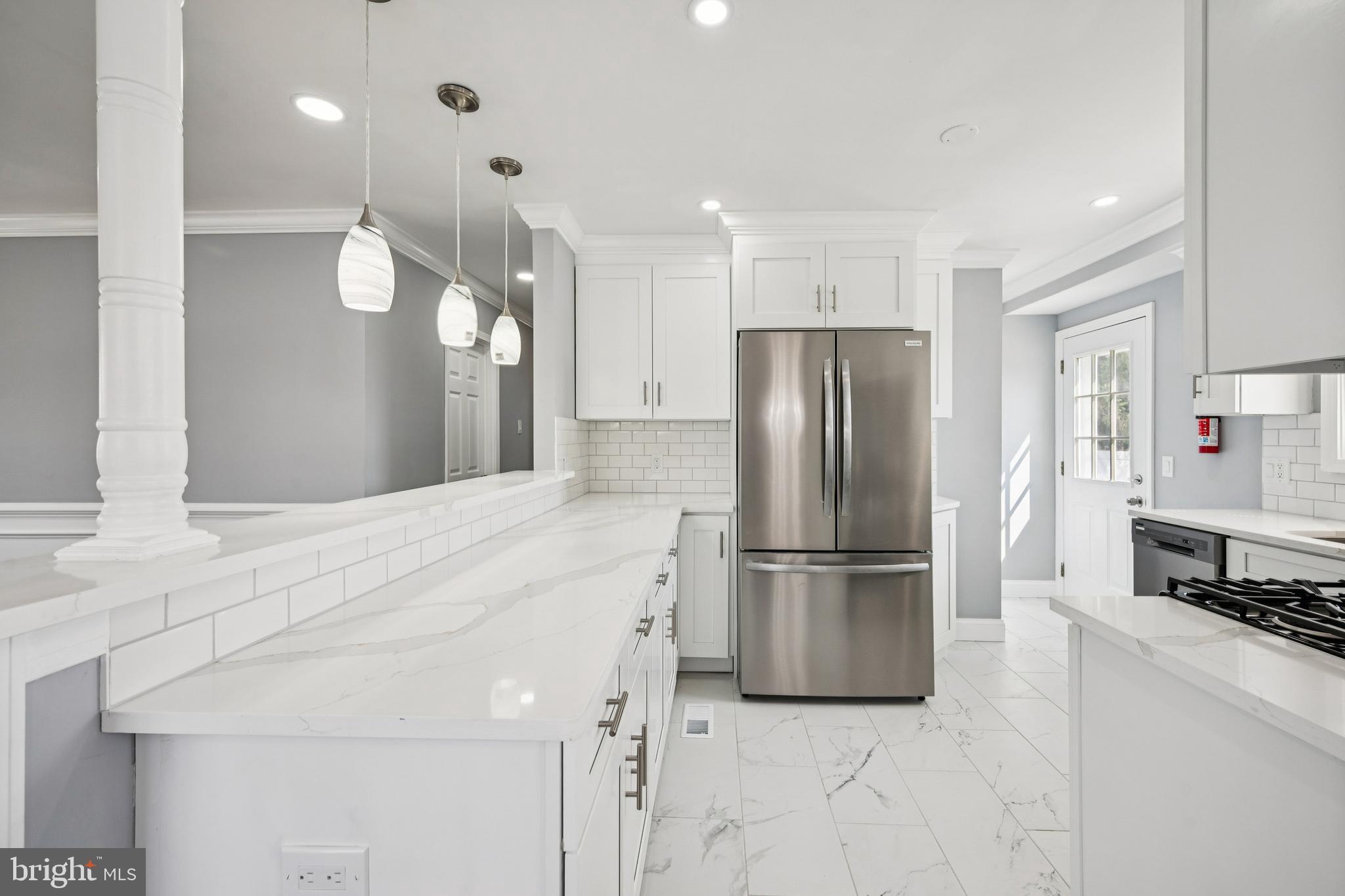 500 CHARLES STREET W