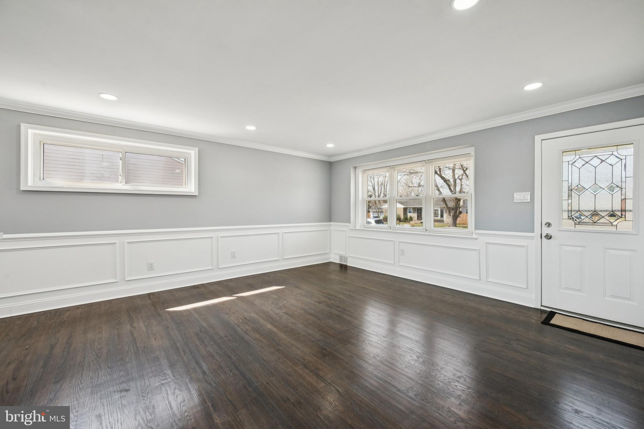 500 CHARLES STREET W