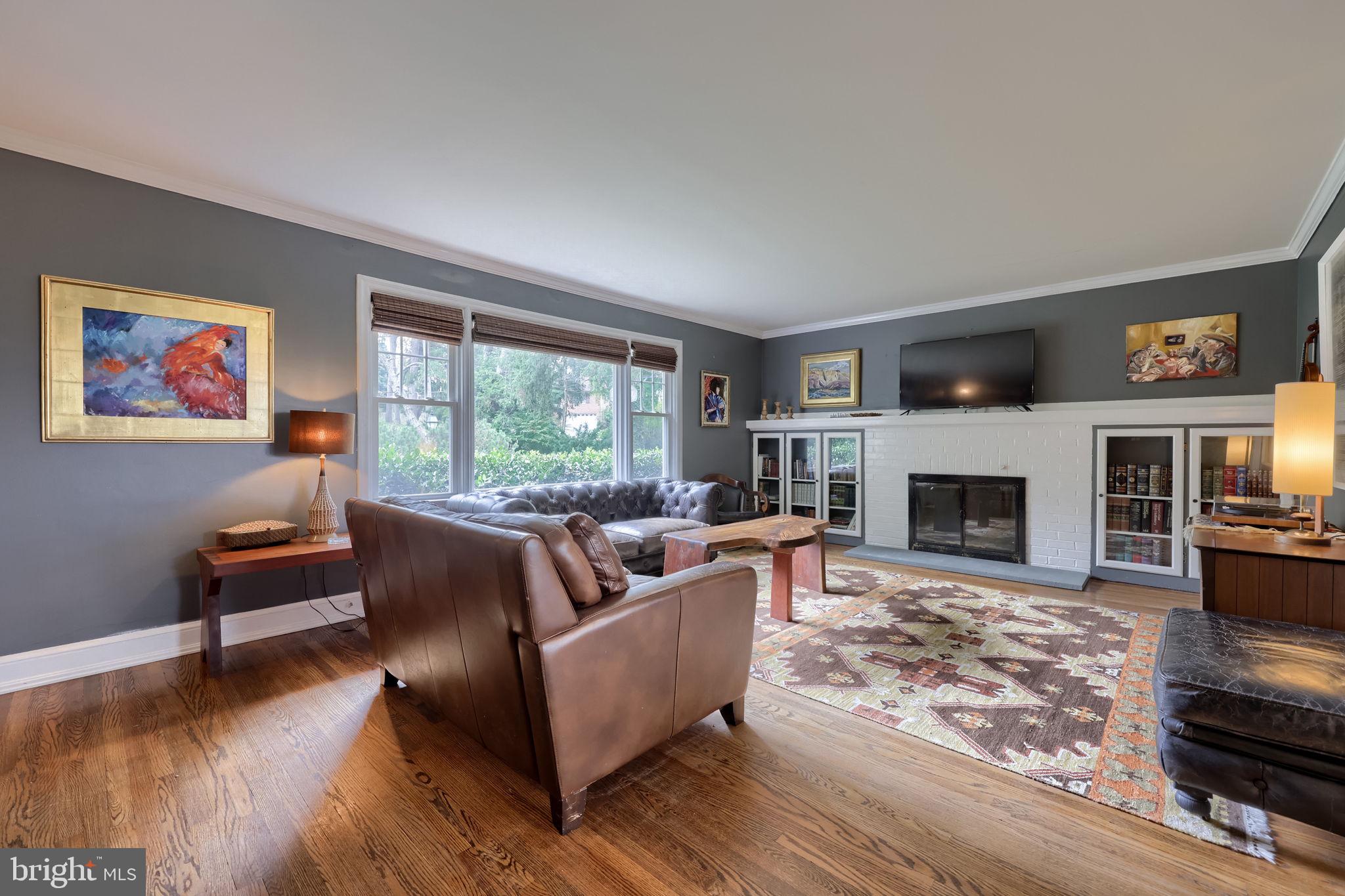 983 BROCKIE LANE