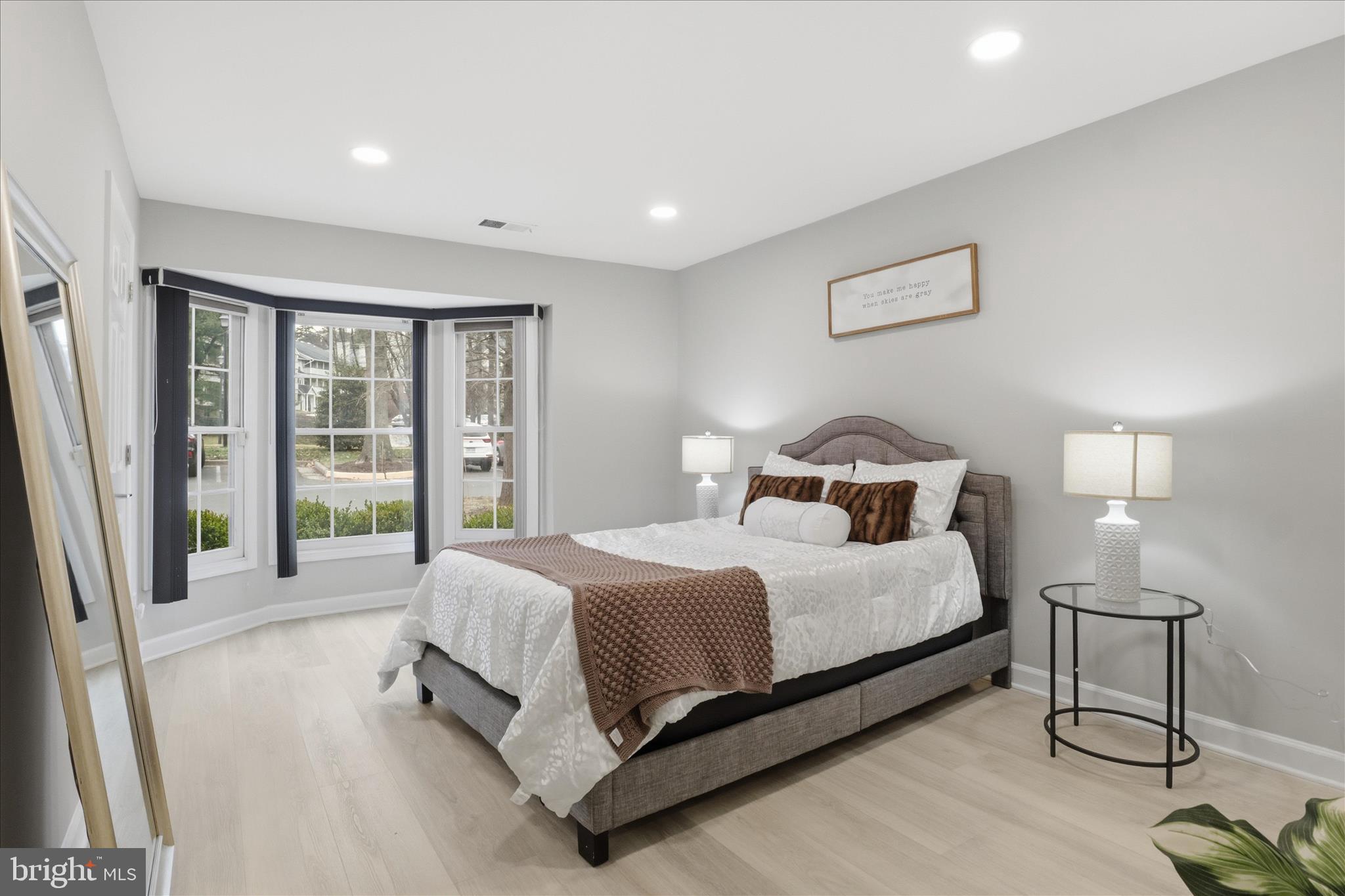 OXFORD HOUSE - Residential