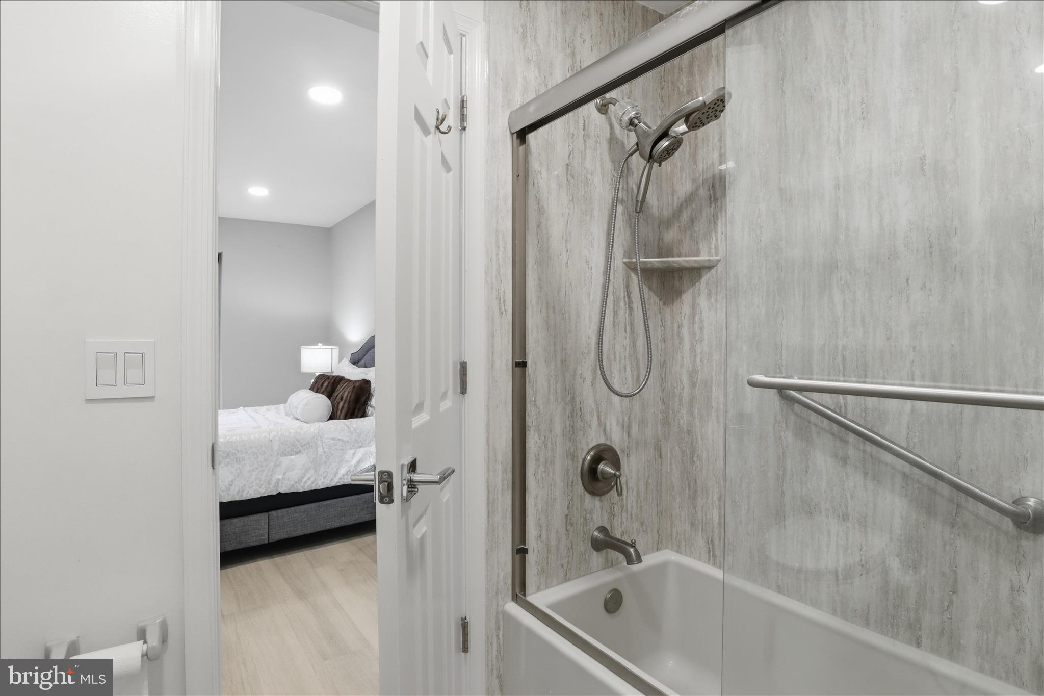 OXFORD HOUSE - Residential