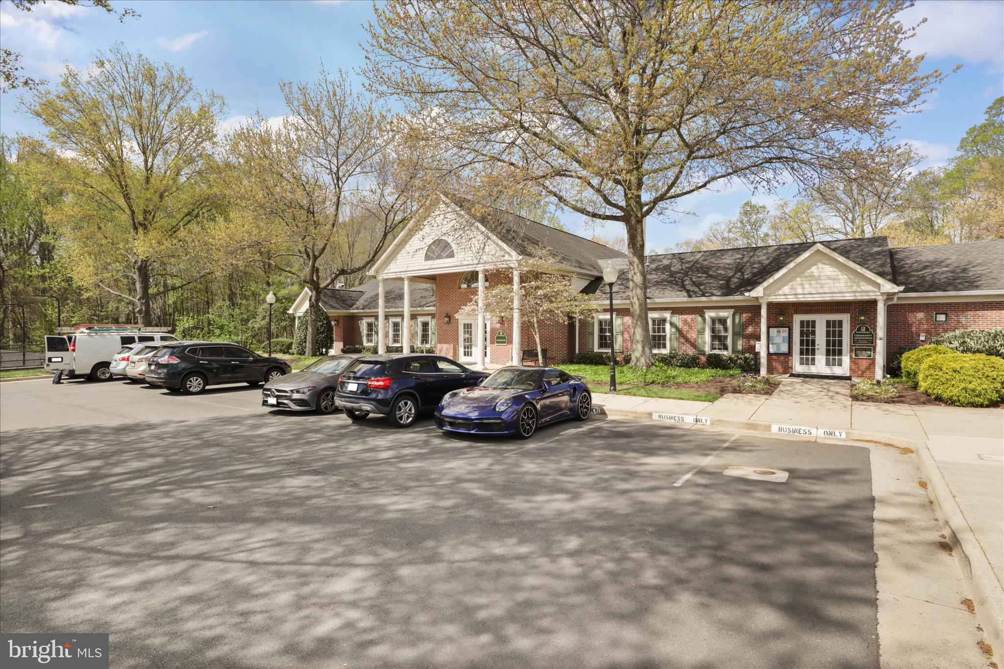 OXFORD HOUSE - Residential