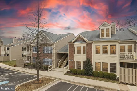 12008 Ridge Knoll Drive Unit 7, Fairfax, VA MLS: VAFX2293130