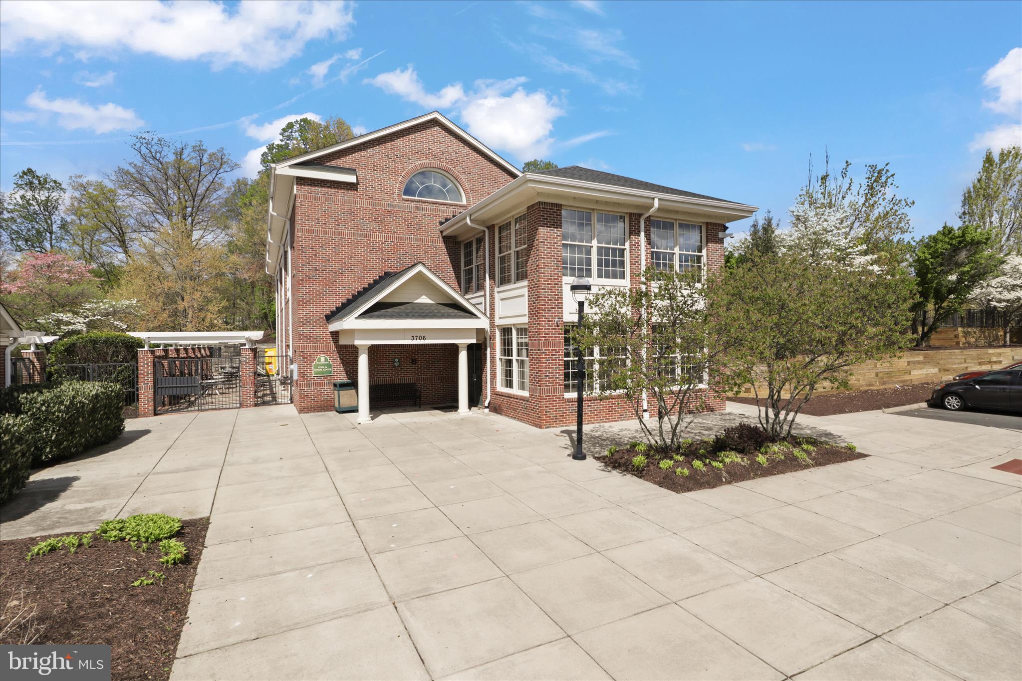 OXFORD HOUSE - Residential