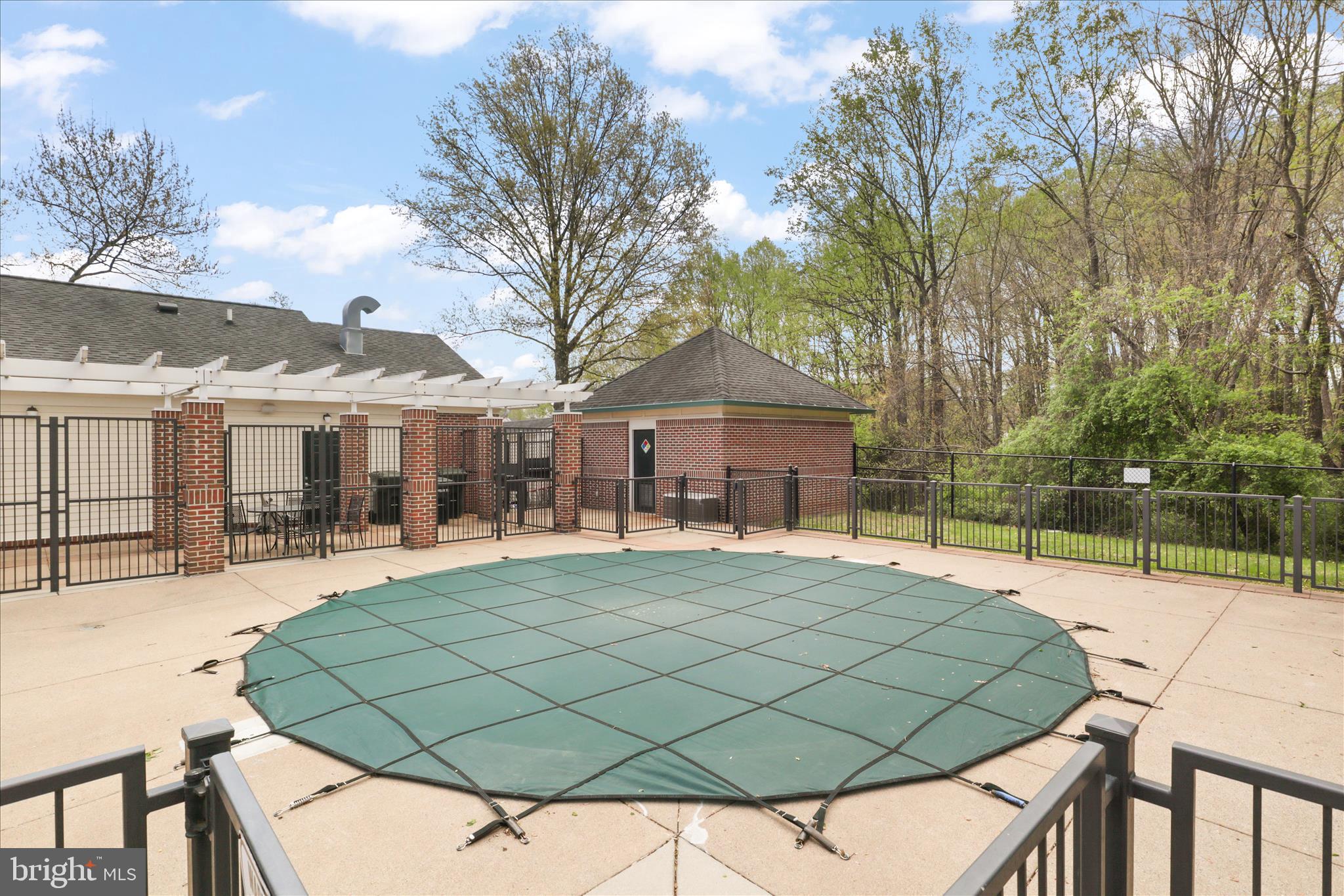 OXFORD HOUSE - Residential