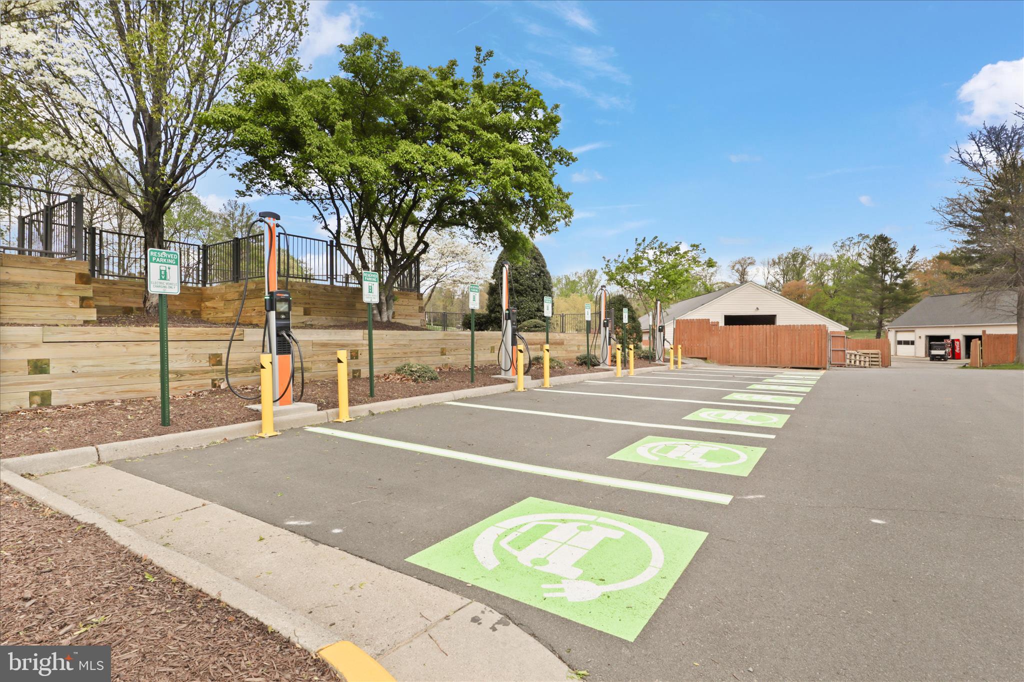 OXFORD HOUSE - Residential