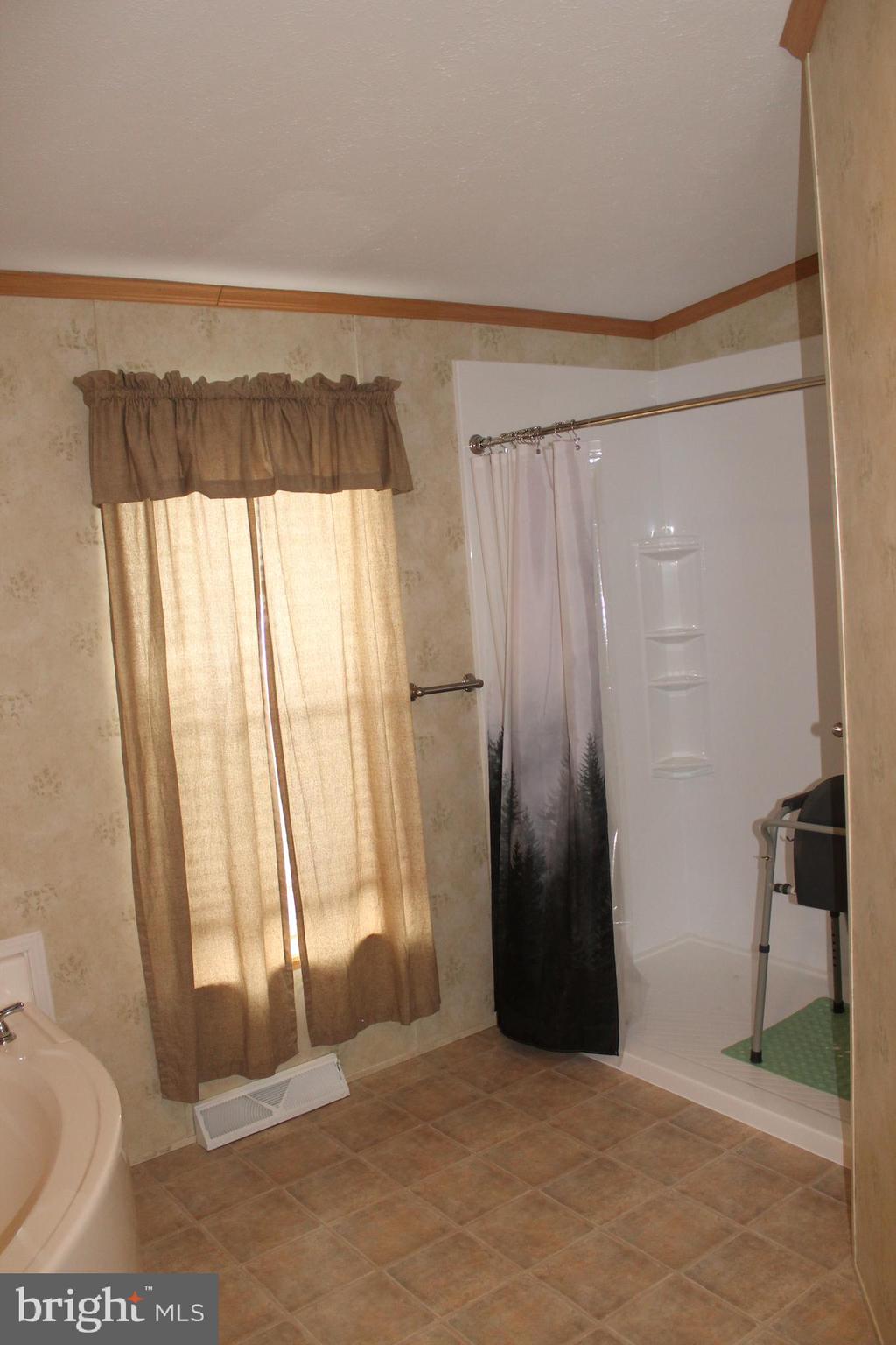 ROLLING HILLS MHP - Residential