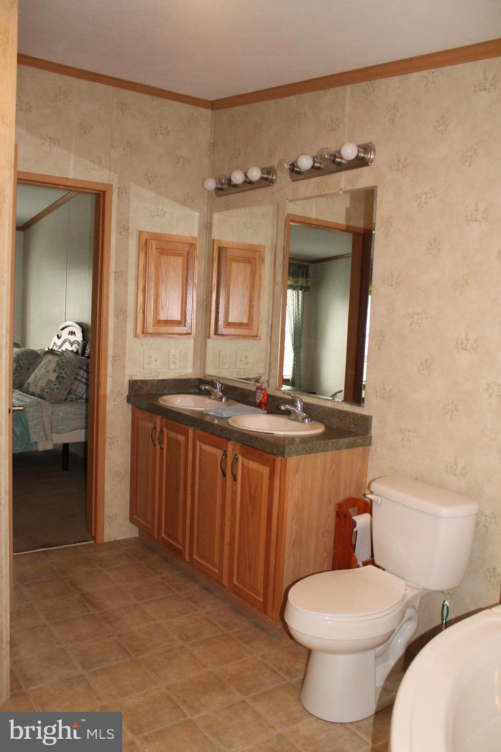 ROLLING HILLS MHP - Residential