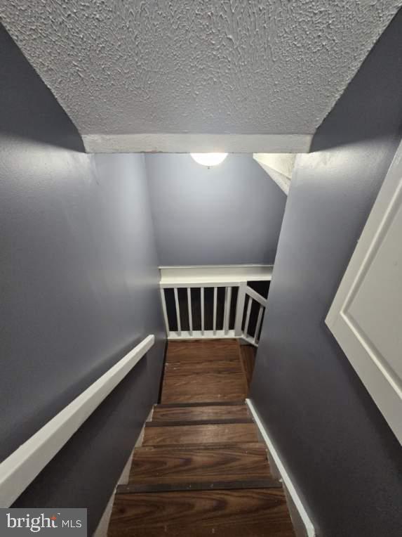 8126 LONDONDERRY COURT