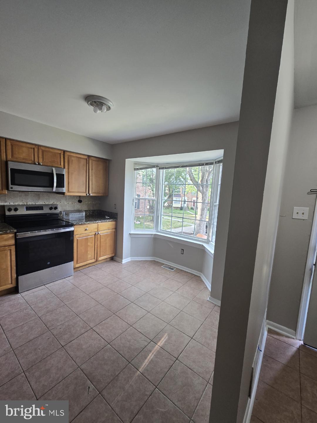 8126 LONDONDERRY COURT