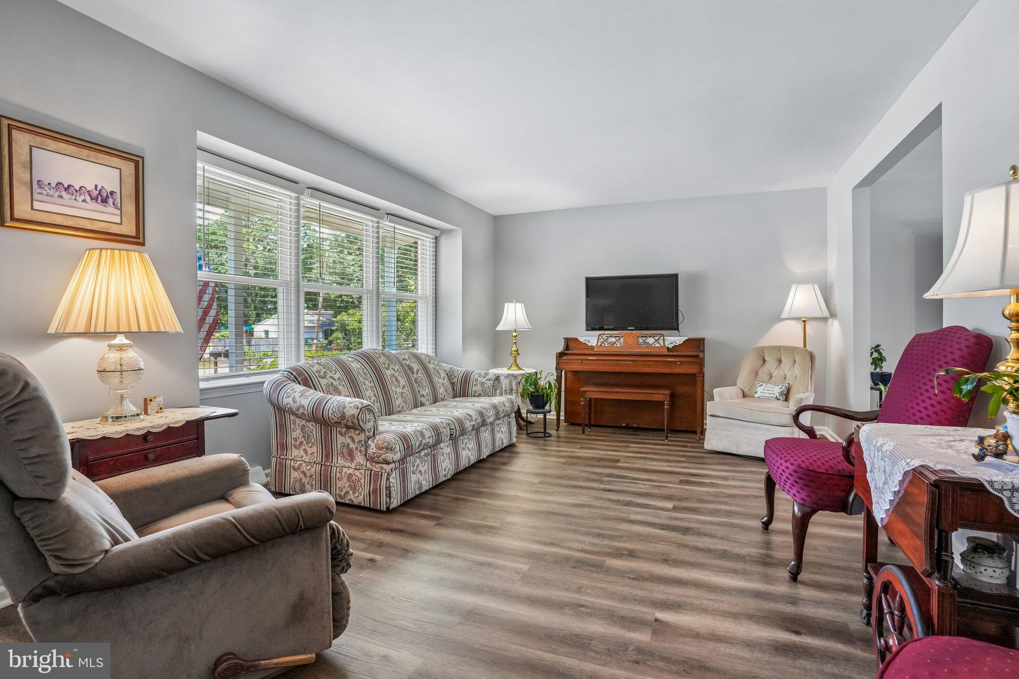 6 WOODLAND AVENUE