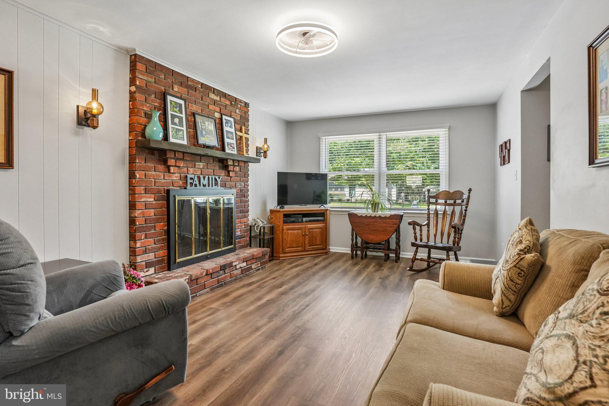 6 WOODLAND AVENUE