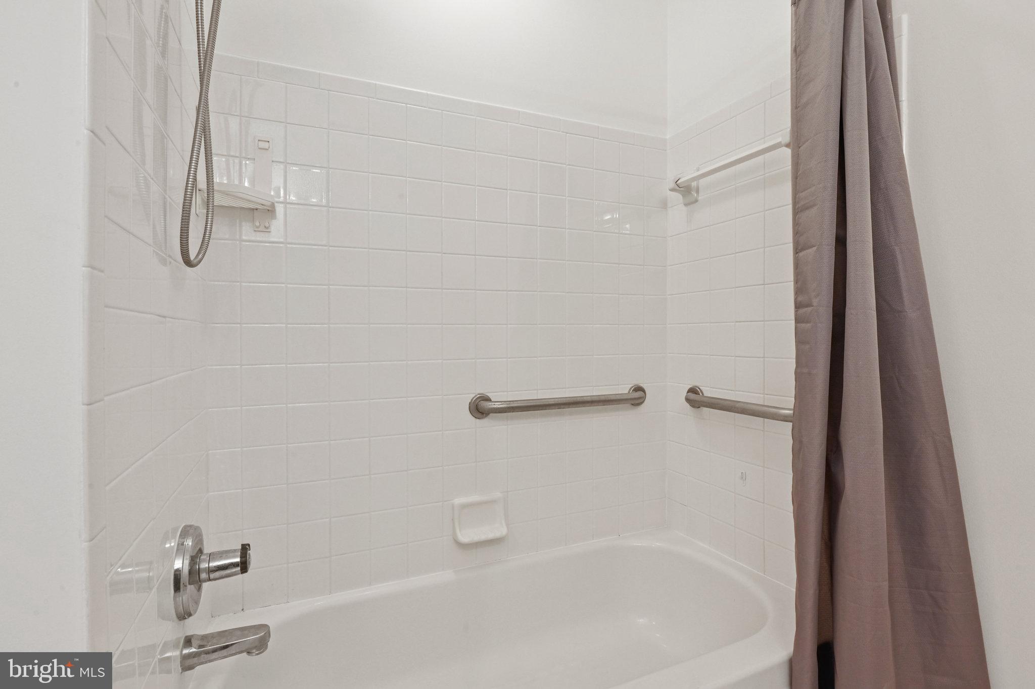 CEDAR LAKES - Residential Lease