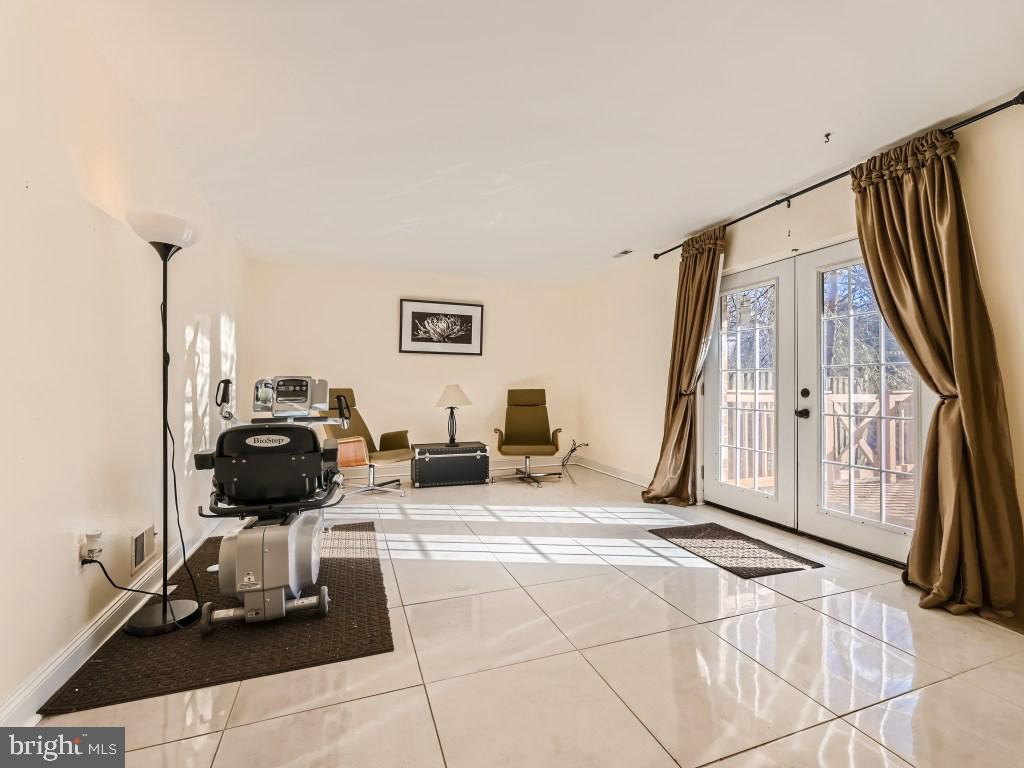 HUNTINGTON - Residential Lease