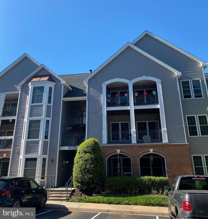 Very nice 2 bedroom 2 bath condo. Updated stainless appliances including gas stove, built-in microwave and refrigerator.  Carpet, paint, and blinds all recently updated.  LVP flooring updated in foyer, one bathroom and laundry room. This is the largest unit in Riverbend. Enjoy the large living room with gas fireplace, separate dining (office) area, eat-in kitchen and spacious balcony. Both bedrooms are spacious and have good closet space.  Full size washer dryer. NO PETS, NO SMOKING.  Good credit is a must. 12/24 month lease.
Tenant is in the process of packing so these photos are prior to new appliances being installed and tenant occupying.