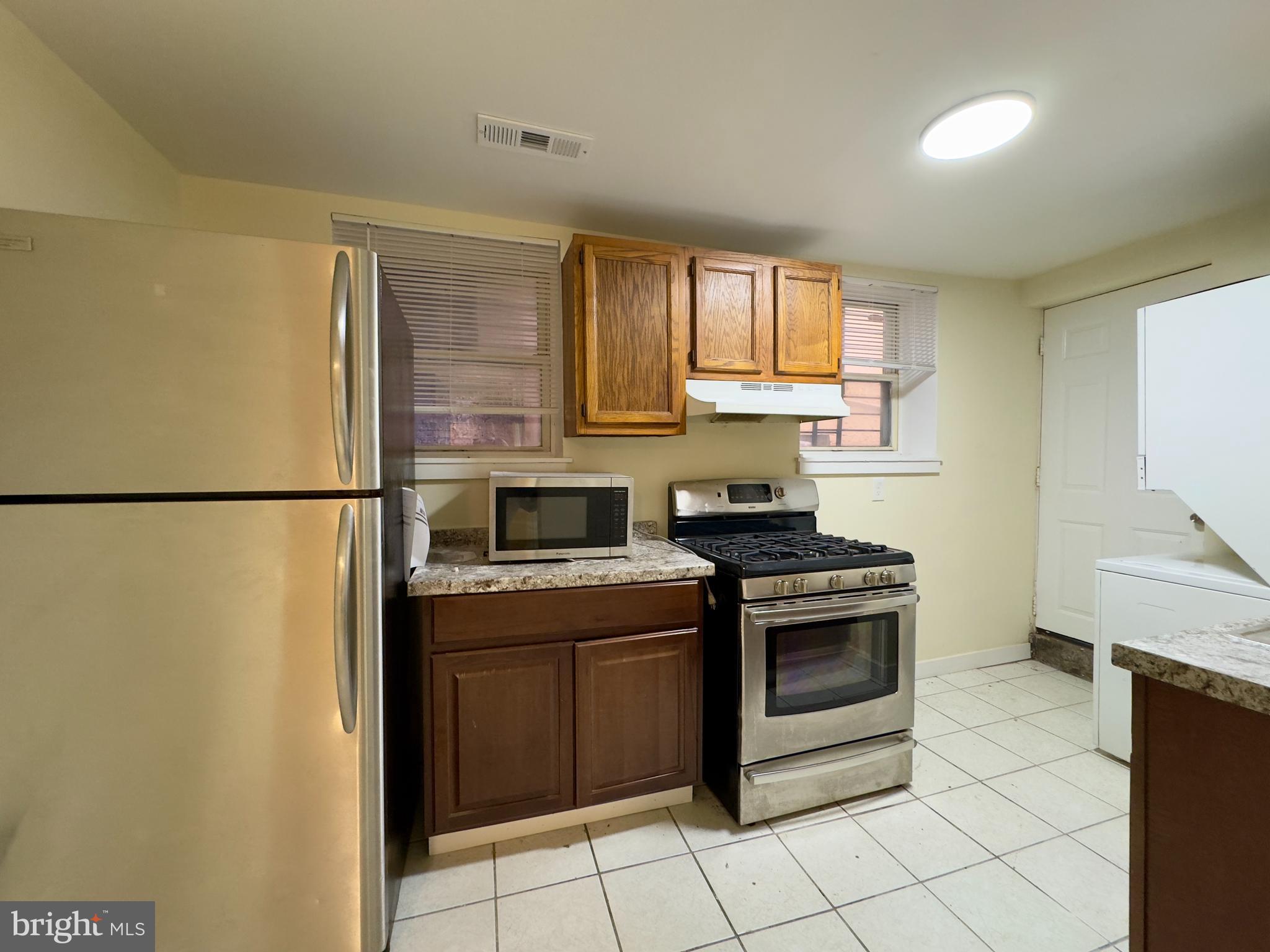 OLD GOUCHER - Residential Lease
