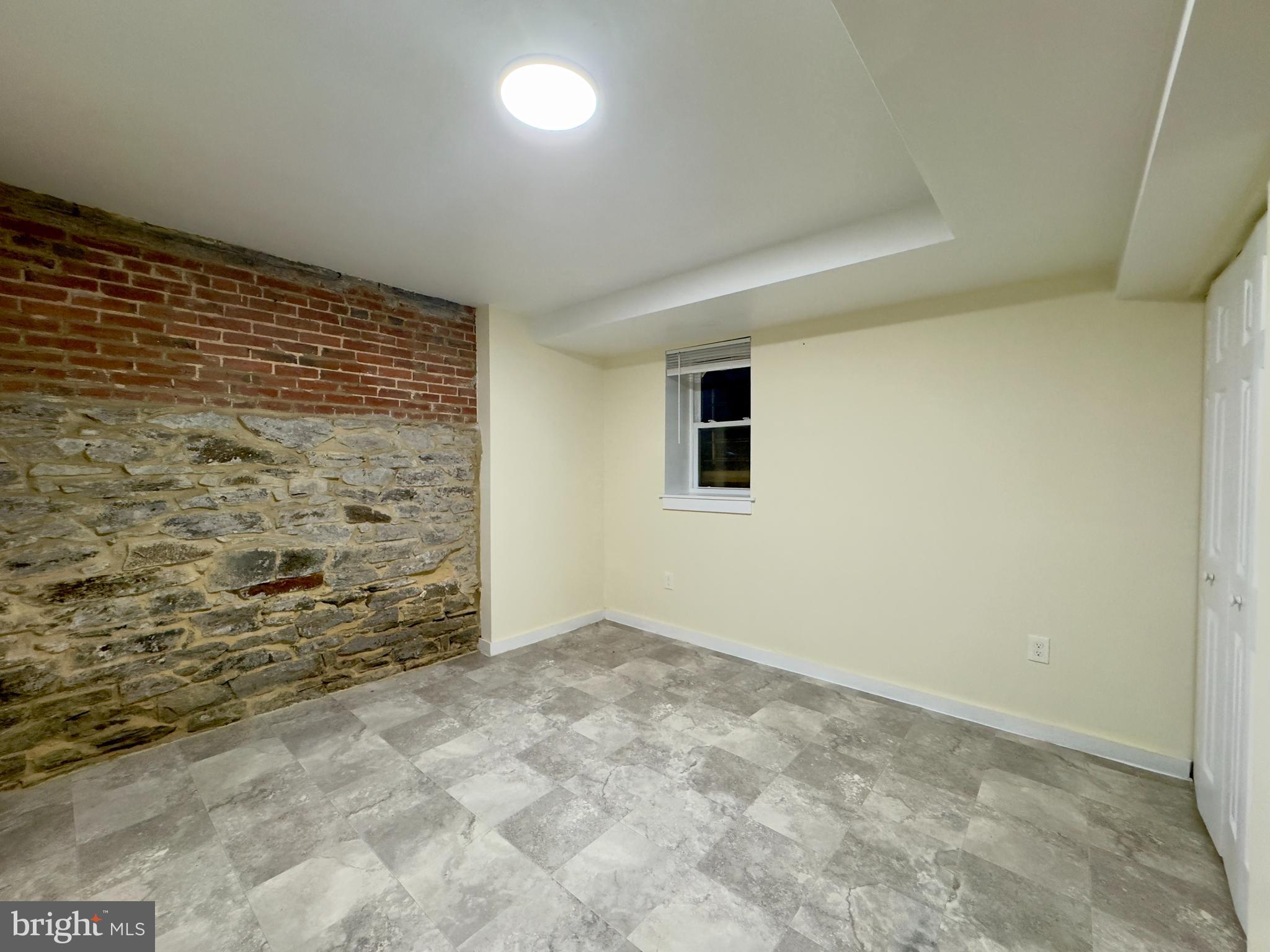 OLD GOUCHER - Residential Lease