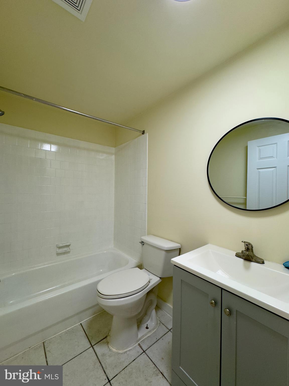 OLD GOUCHER - Residential Lease