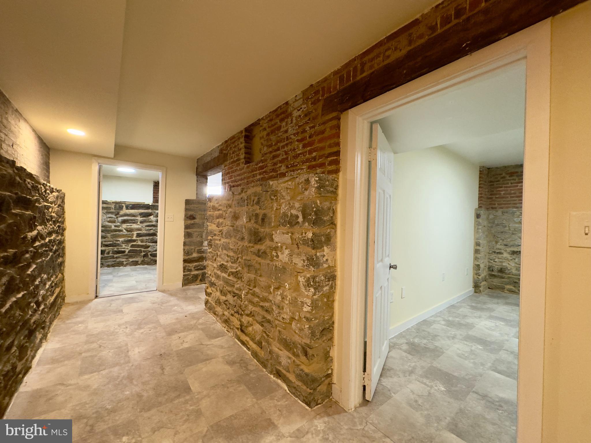 OLD GOUCHER - Residential Lease
