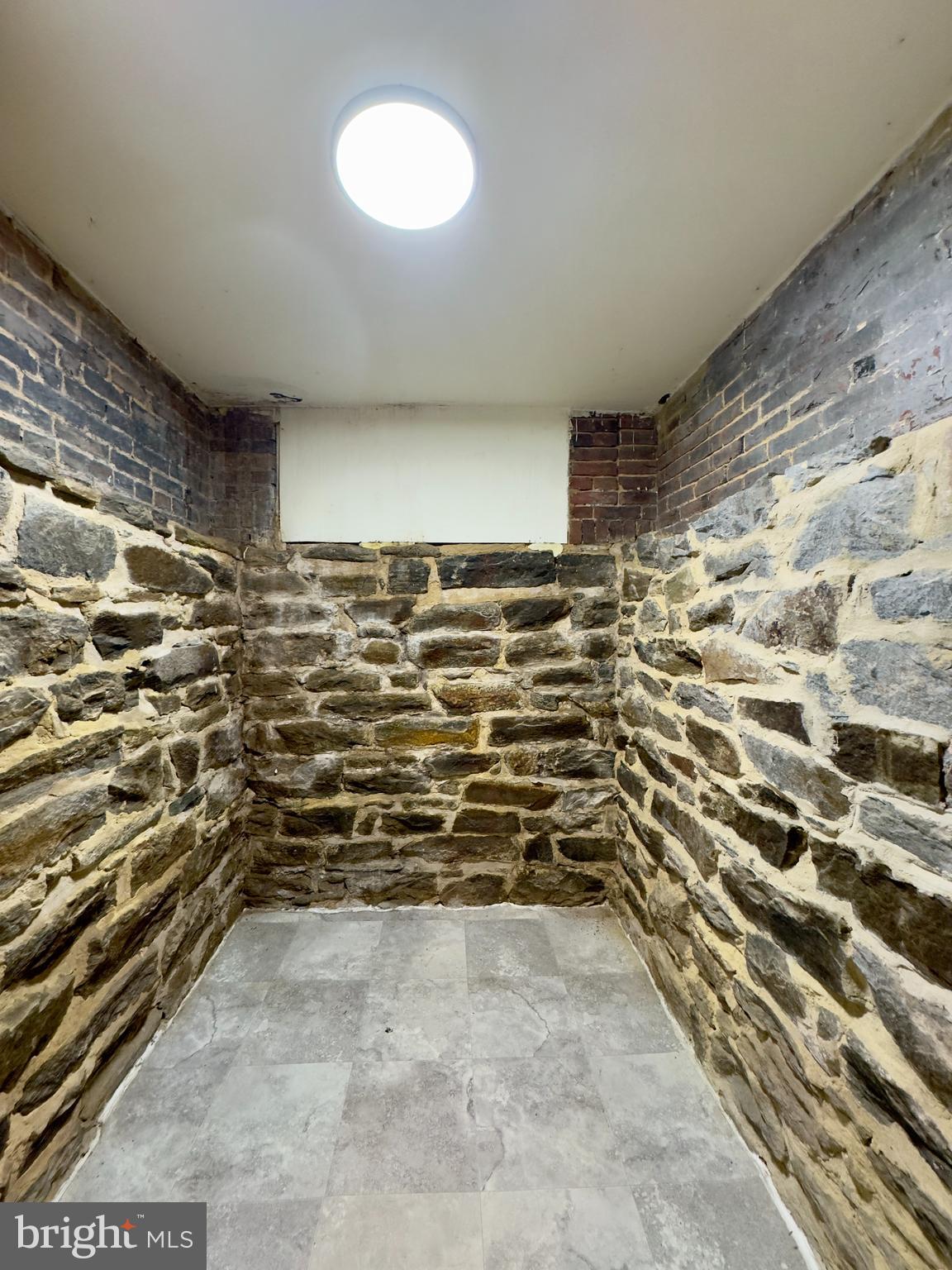 OLD GOUCHER - Residential Lease