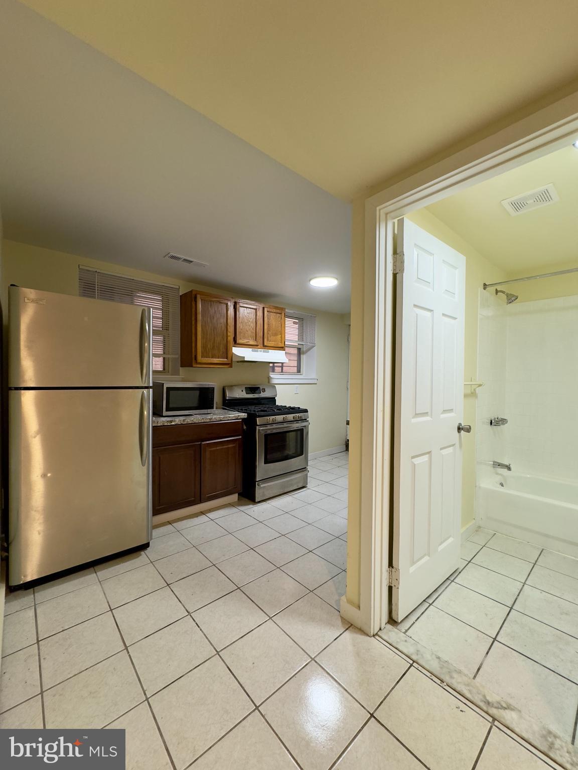 OLD GOUCHER - Residential Lease