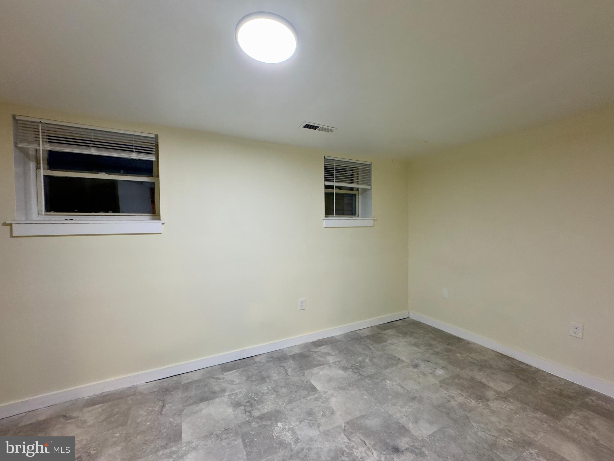 OLD GOUCHER - Residential Lease
