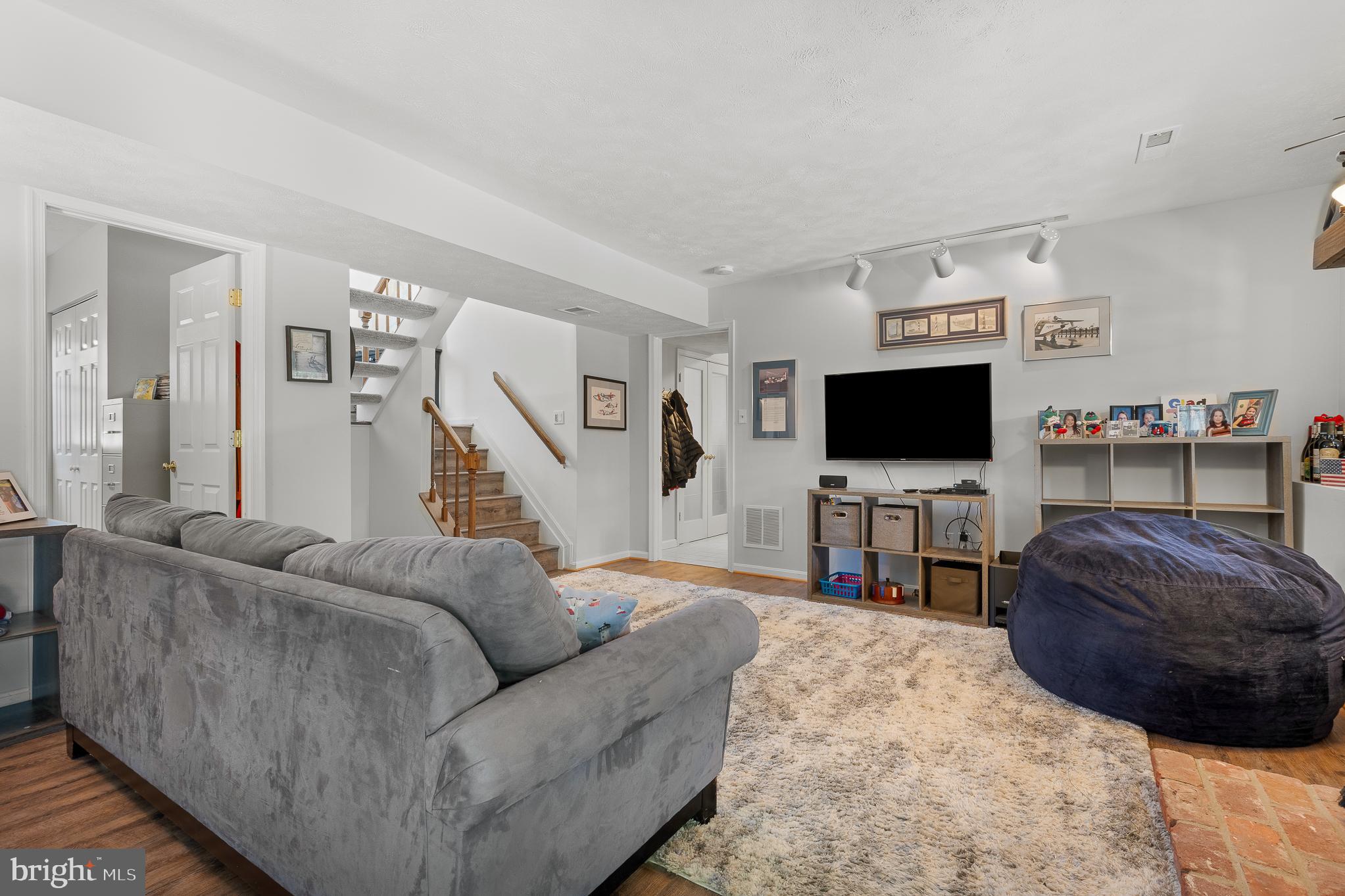 OAK SPRINGS - Residential