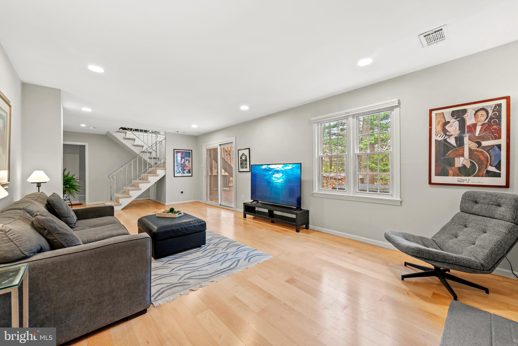 RESTON - Residential