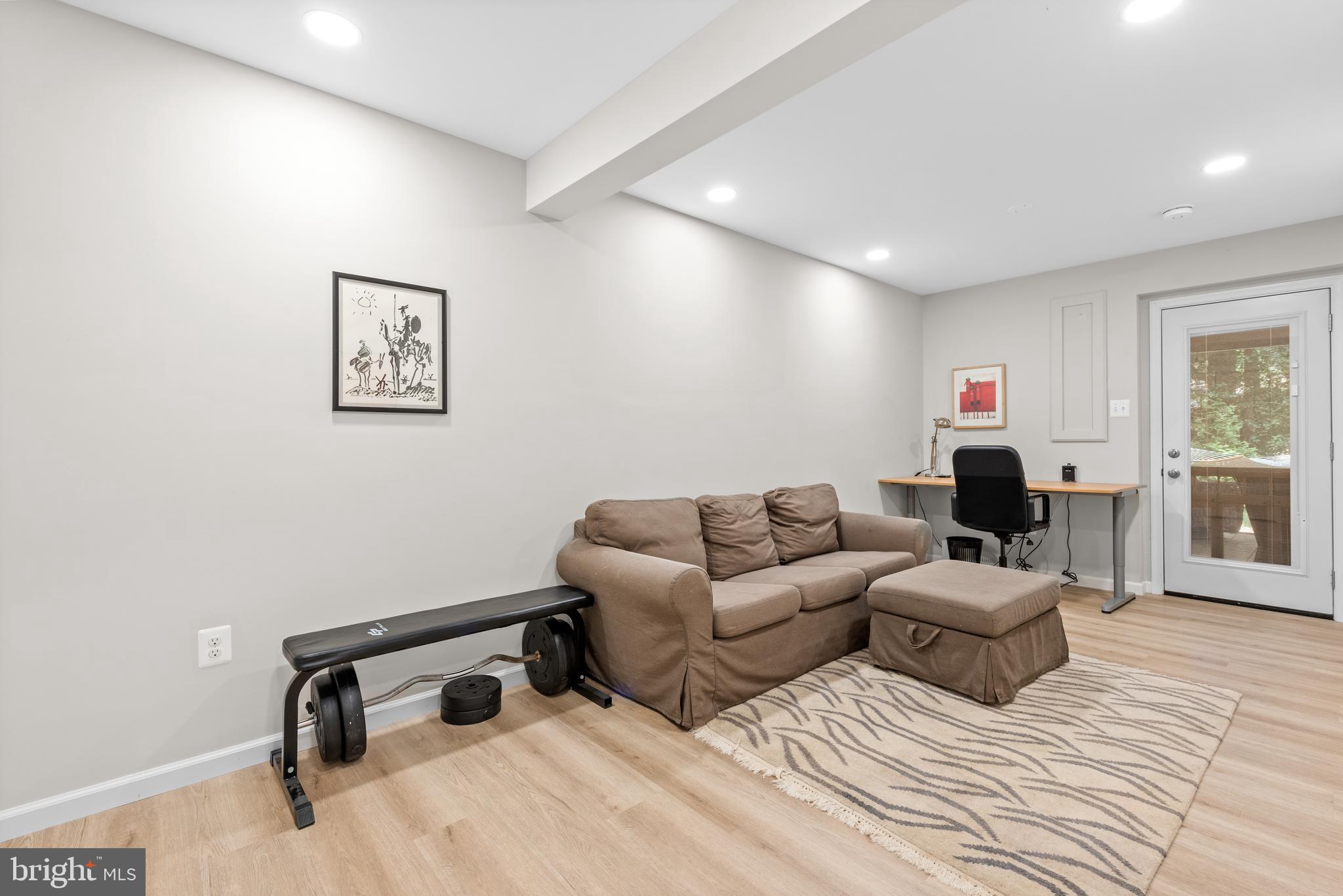 RESTON - Residential