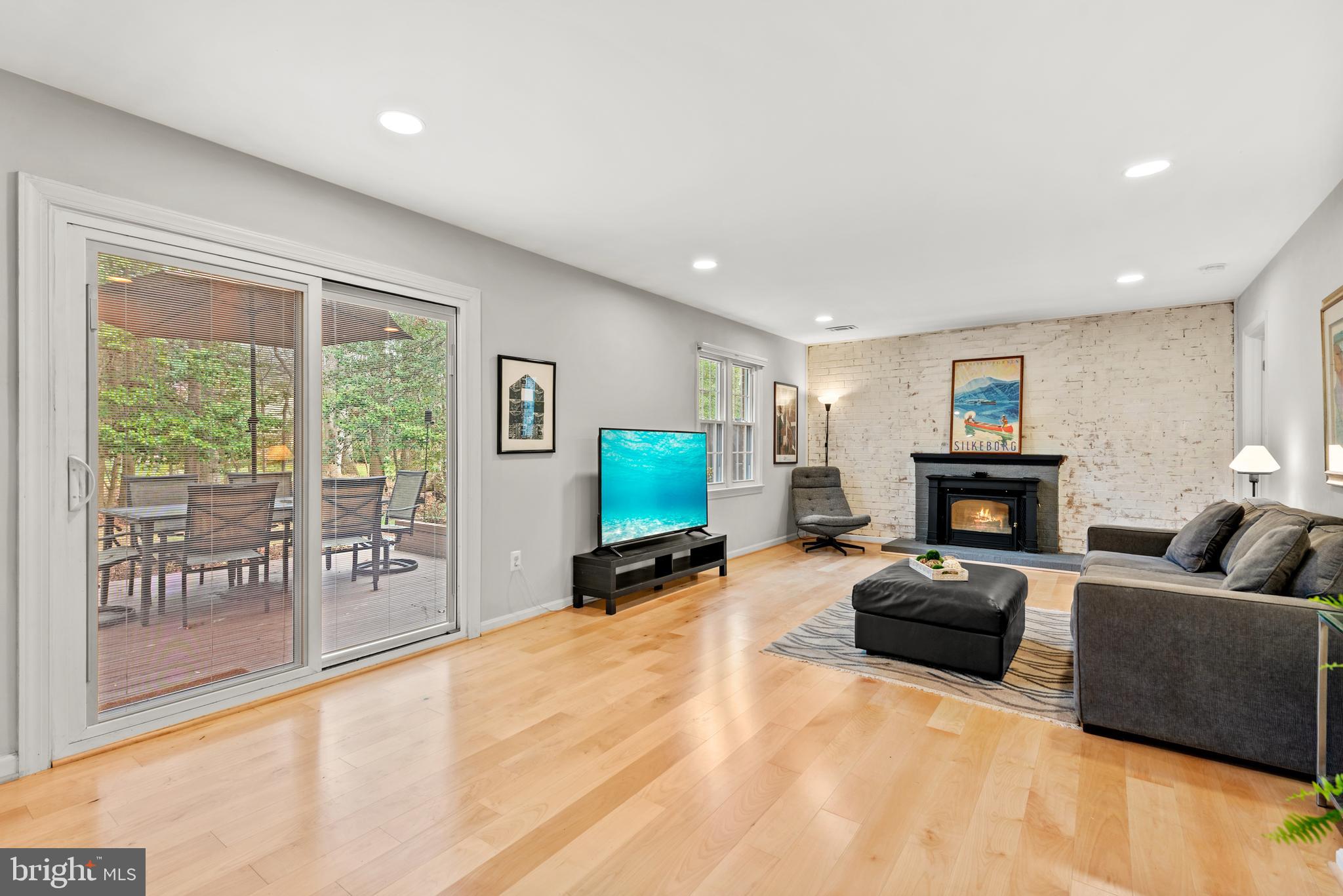 RESTON - Residential