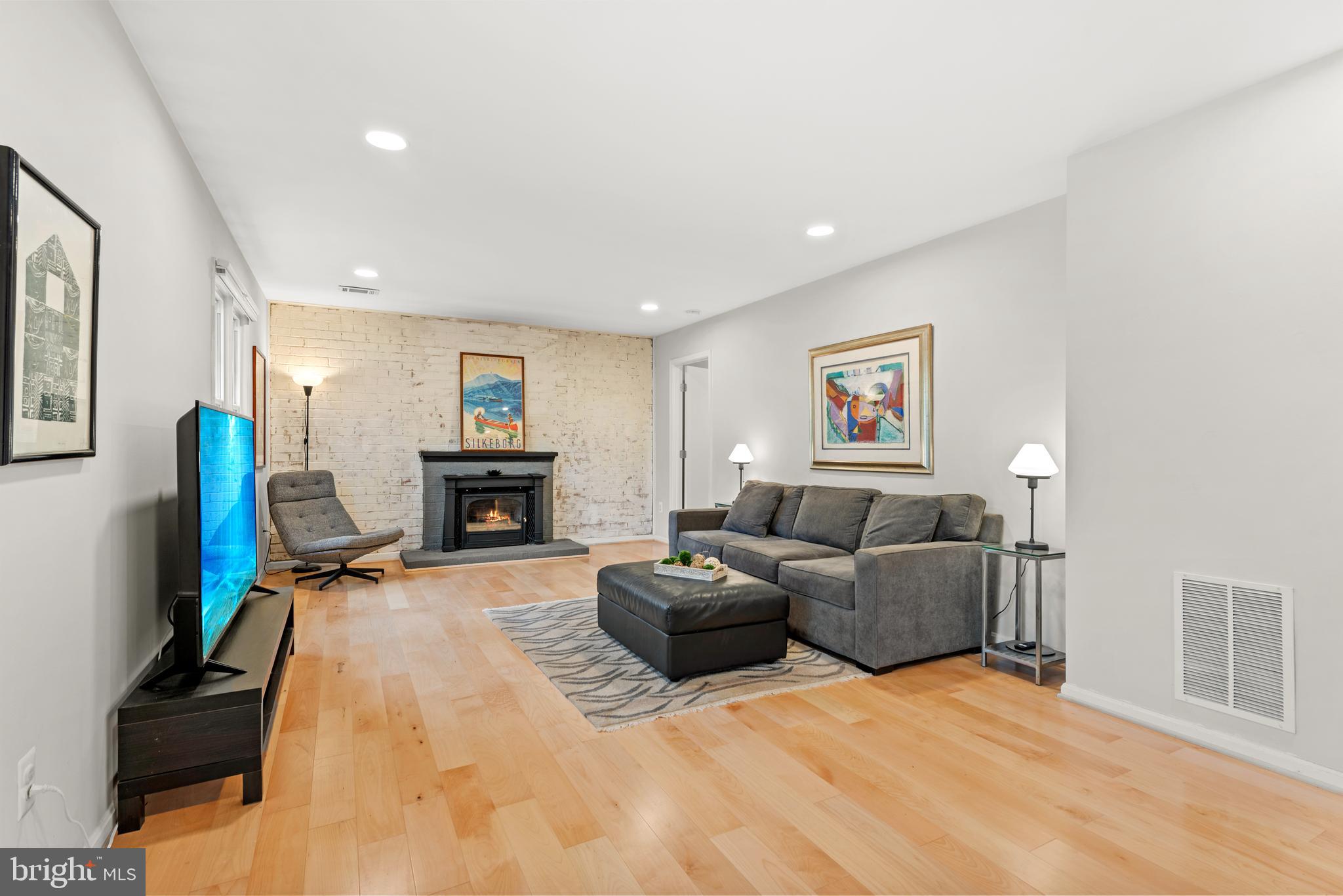 RESTON - Residential