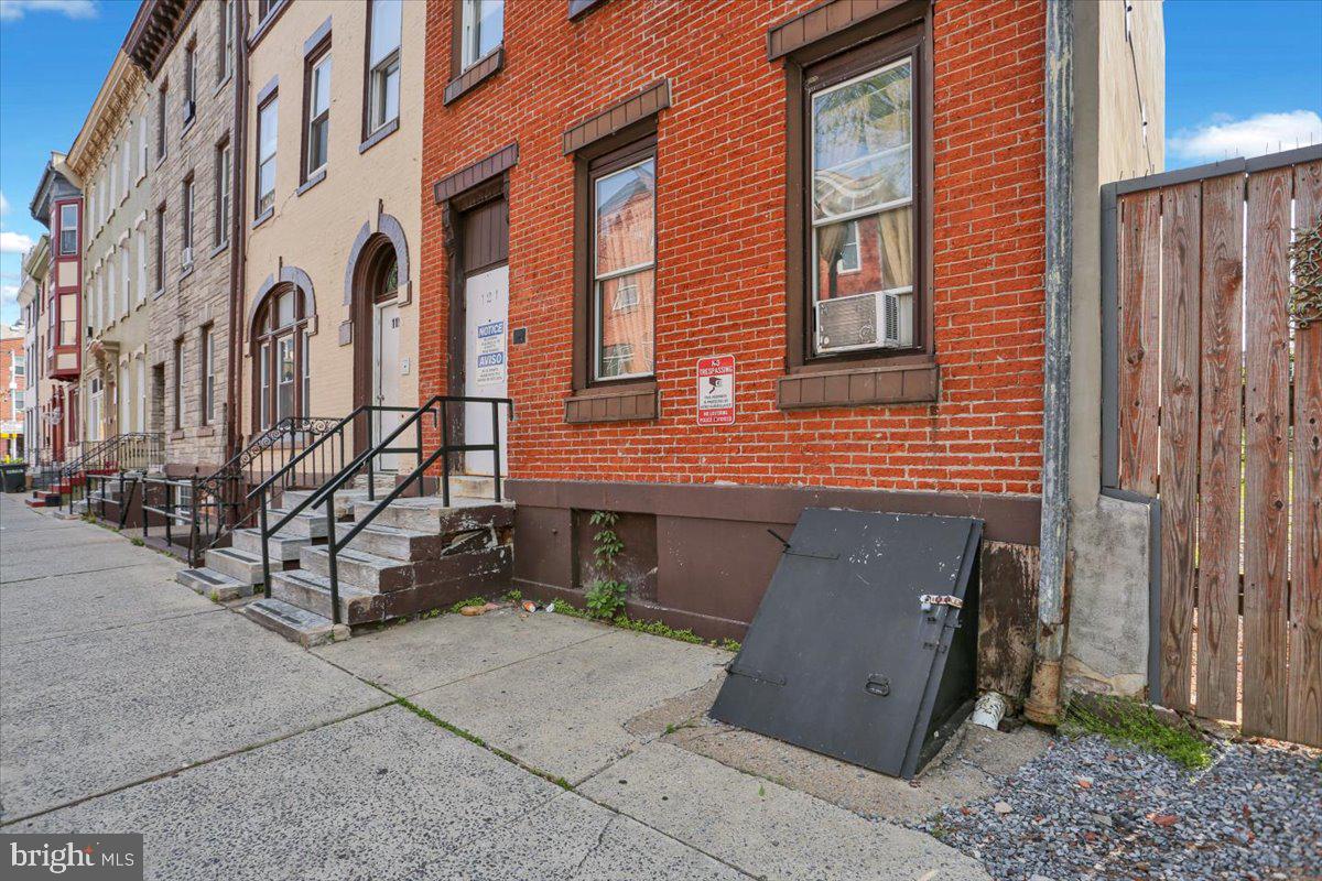 121 S 6TH STREET