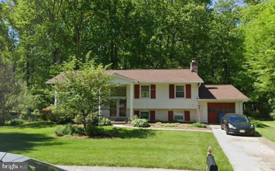 BASEMENT RENTAL - 1 bedroom/1 bath, private entry, UTILITIES & A  ONCE MONTHLY CLEANING SERVICE INCLUDED!  

Welcome to 1200 sq ft private entrance, basement living in this 1 bedroom/1 bath basement apartment.  Wonderfully lit with natural light, recessed lighting in kitchen area, oversized bedroom and closet and living space.  King bed and furniture, no problem!  Oversized living sofa, welcome!  Pet under 50lbs, A-OK!  Gas burning fireplace functions great to stay cozy if needed and it's included in the monthly rent!

Outdoor below space for the tenant.   Maintenance free.
The back deck top and bottom will be power washed once the pollen subsides.