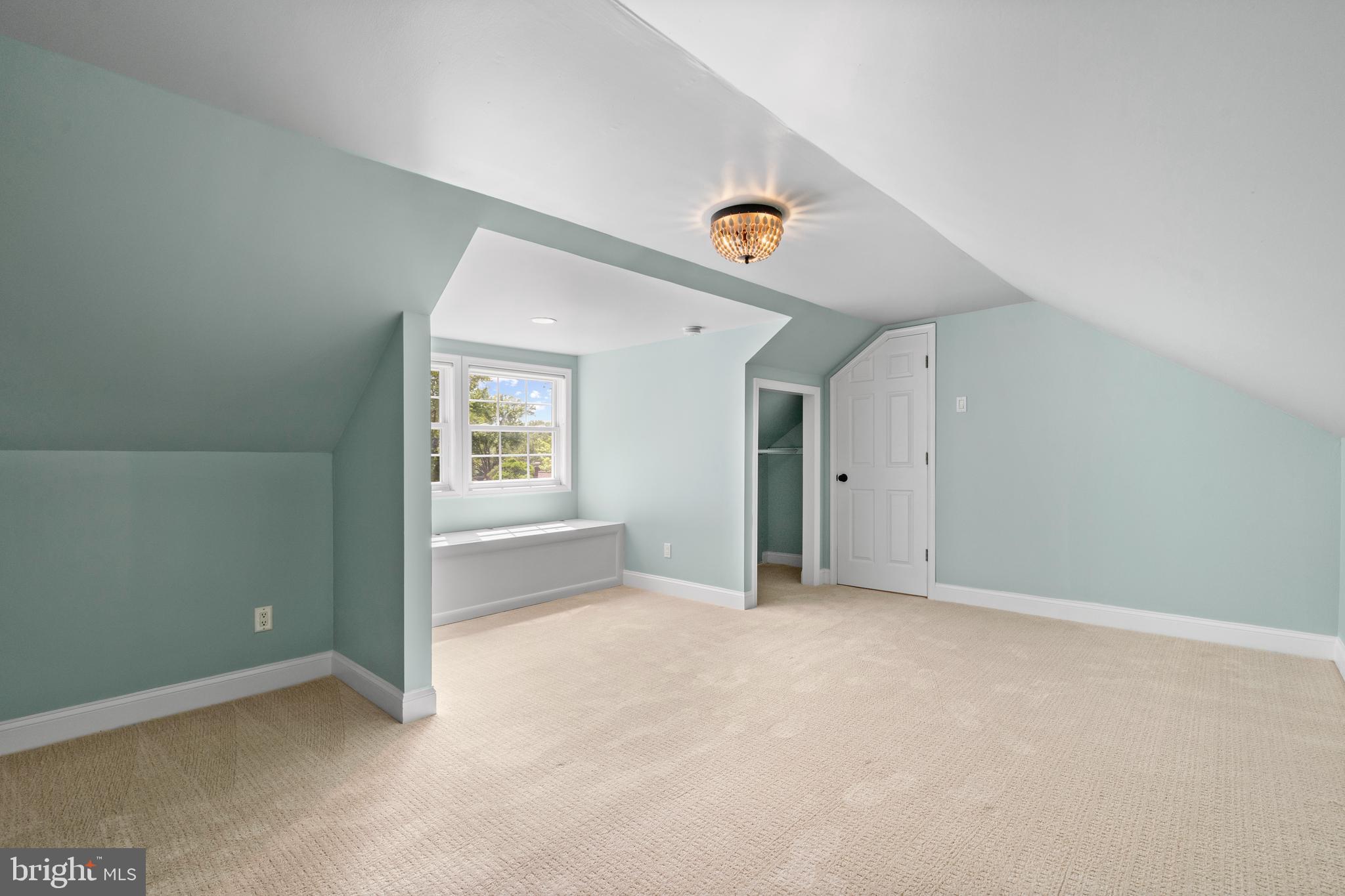 WAYNEWOOD - Residential