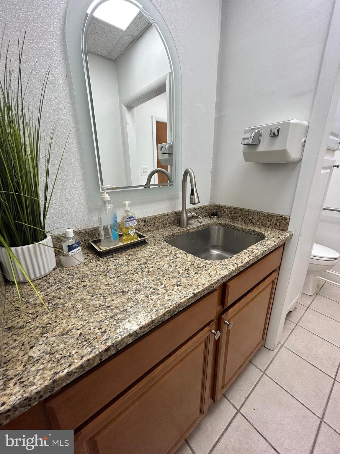 CONSHOHOCKEN - Commercial Lease