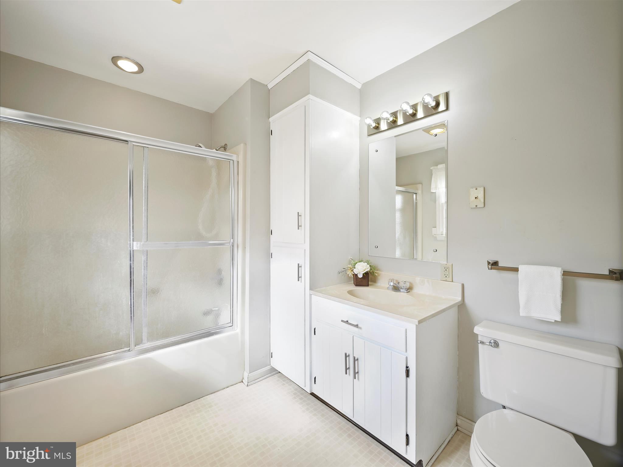 WOODCREST - Residential Lease