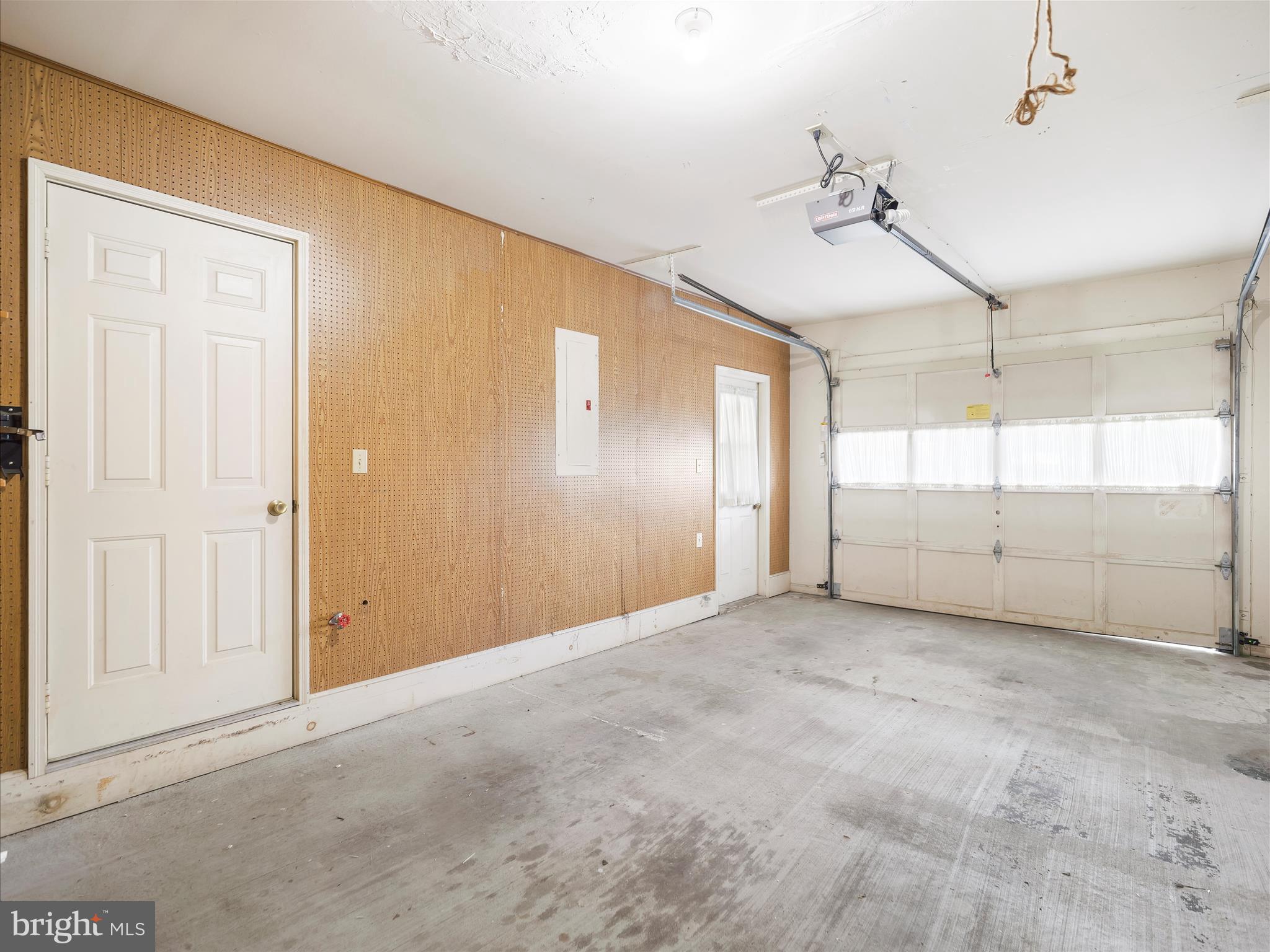 WOODCREST - Residential Lease