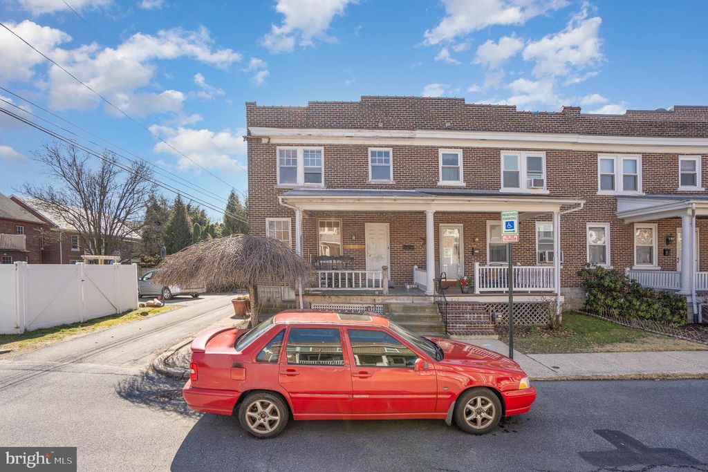 Photo of 818 OCEAN AVE, LANCASTER, PA 17603 (MLS # PALA2030952)