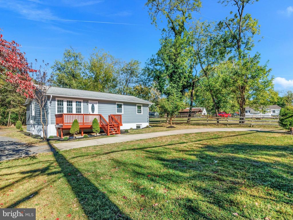 Photo of 8635 Emory Grove Road, GAITHERSBURG, MD 20877 (MLS # MDMC2204376)