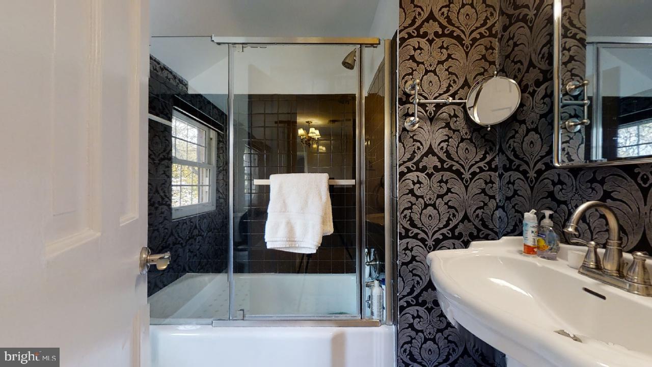 BEVERLEY HILLS - Residential Lease