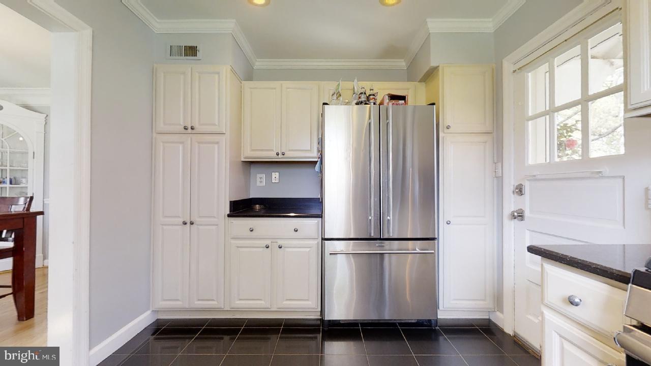 BEVERLEY HILLS - Residential Lease